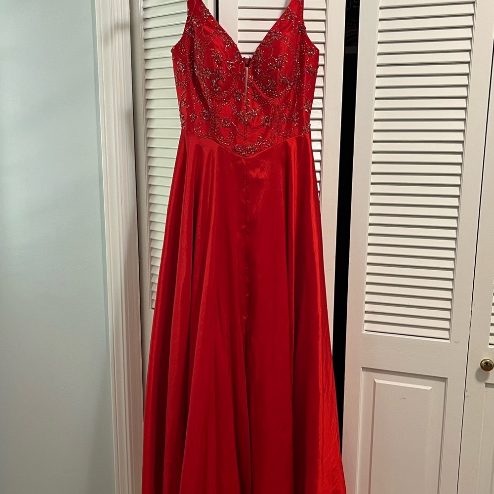Celeb evening gown; size 6; worn by a young woman 5’4” tall